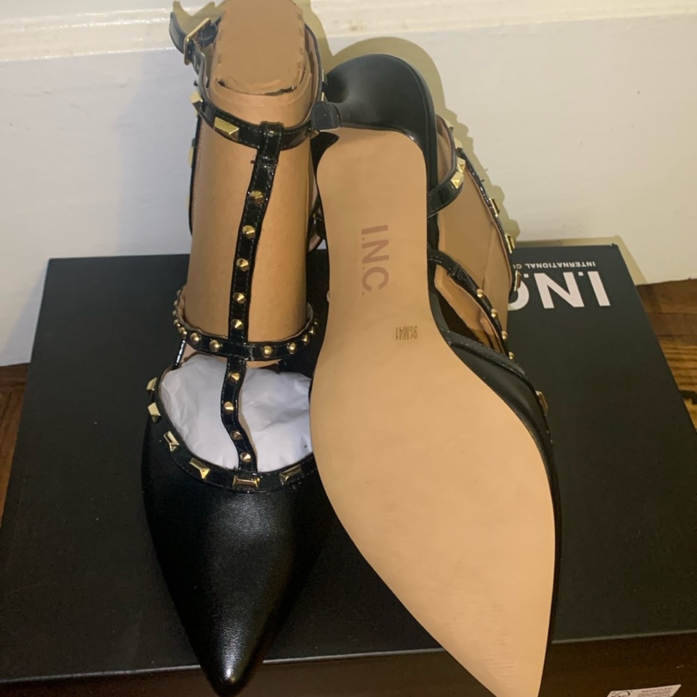 These are brand new never worn pretty black heels